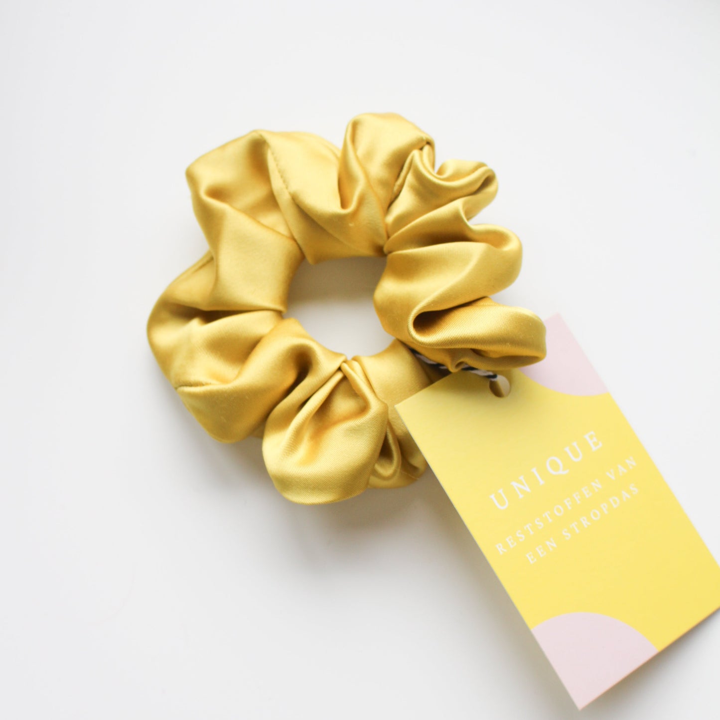 Scrunchie satijn geel